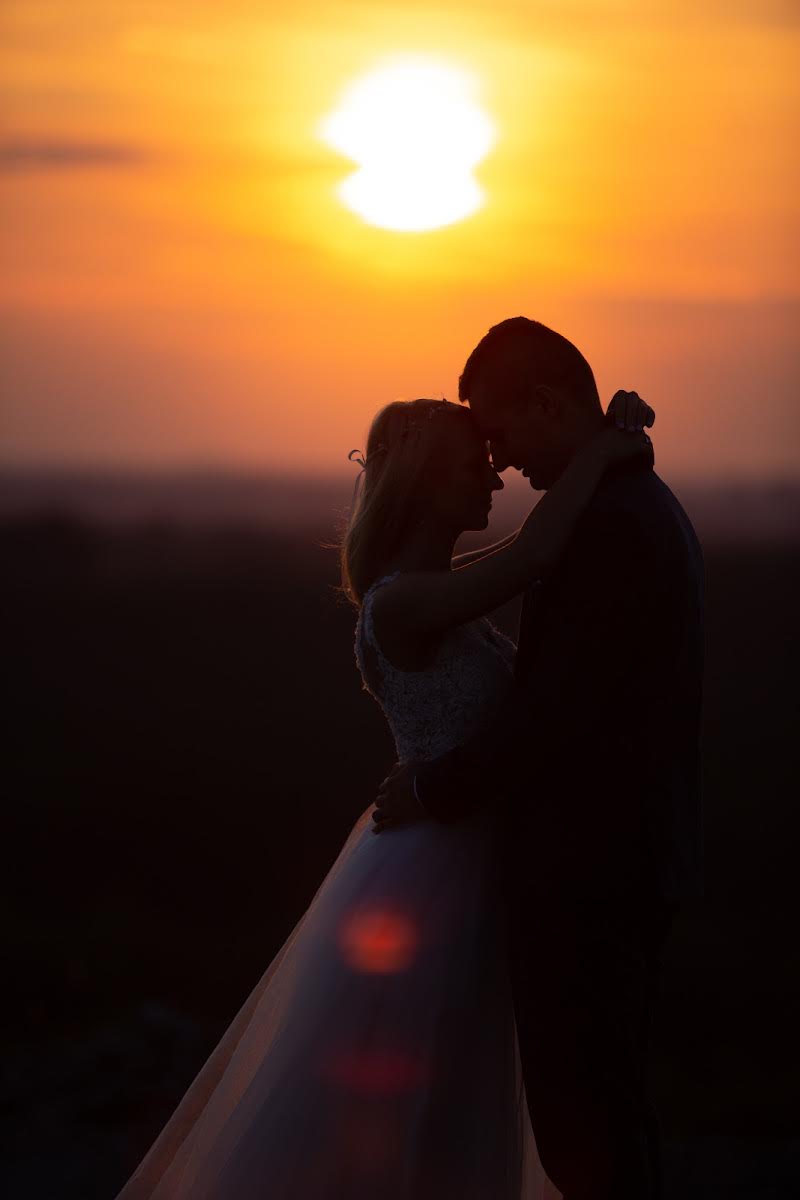 Sesja ślubna o zachodzie słońca
